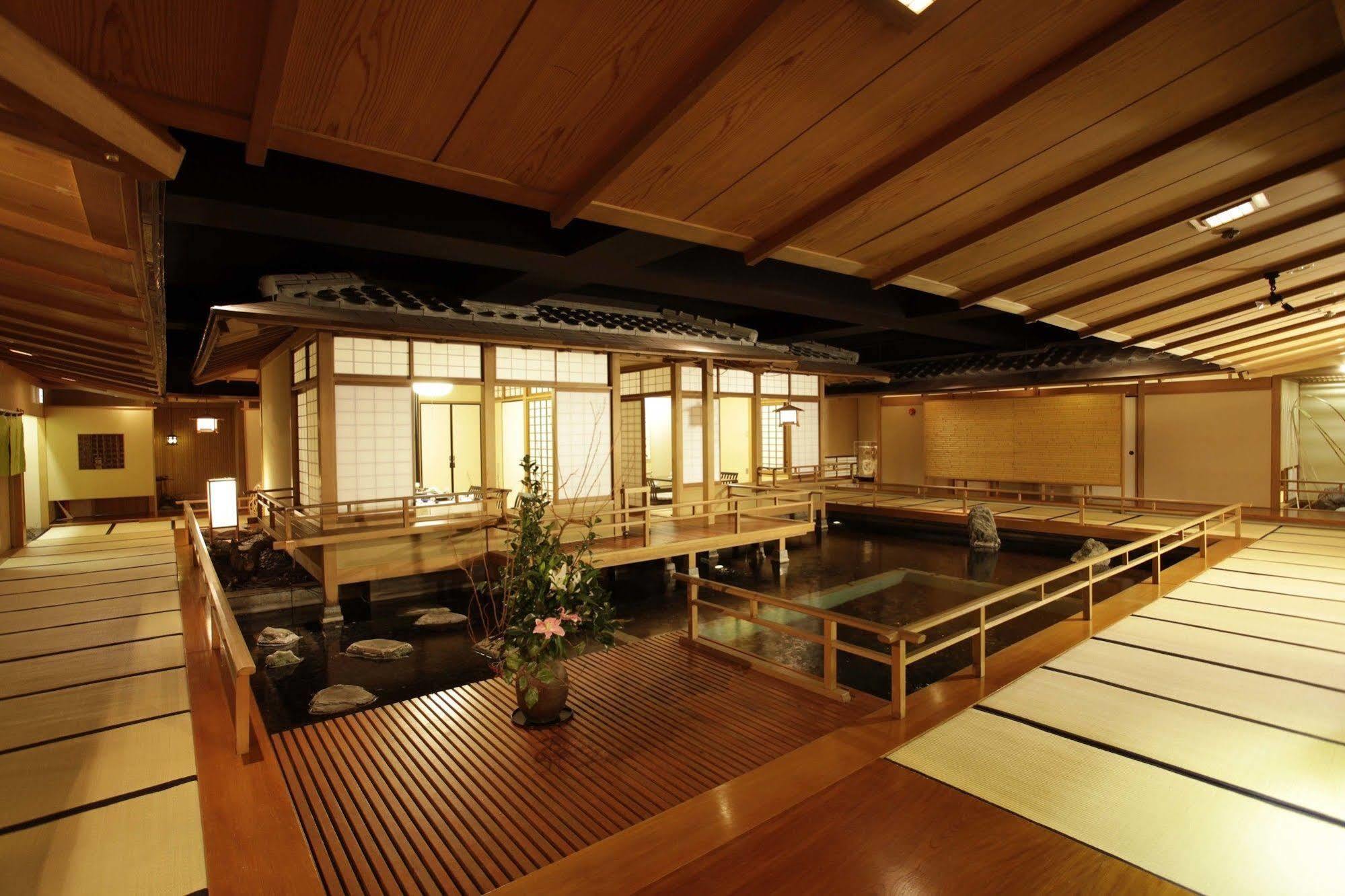 白山酒店4*
